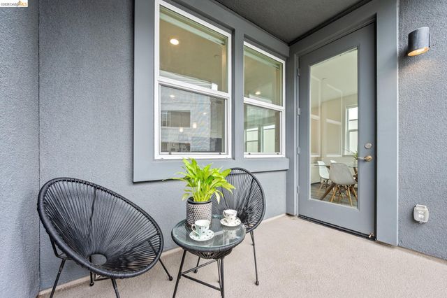 2875 Tradewind Dr, Alameda, CA 94501