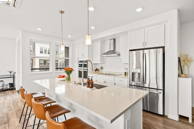 2875 Tradewind Dr, Alameda, CA 94501