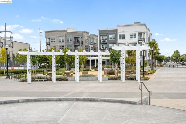 2875 Tradewind Dr, Alameda, CA 94501