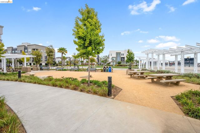 2875 Tradewind Dr, Alameda, CA 94501
