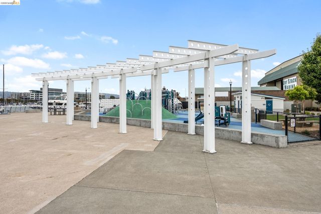 2875 Tradewind Dr, Alameda, CA 94501
