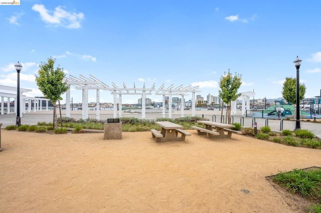 2875 Tradewind Dr, Alameda, CA 94501