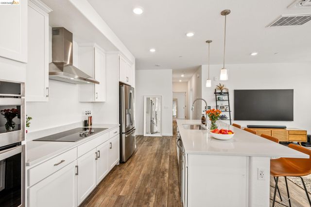 2875 Tradewind Dr, Alameda, CA 94501