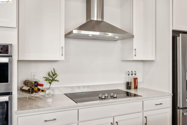 2875 Tradewind Dr, Alameda, CA 94501