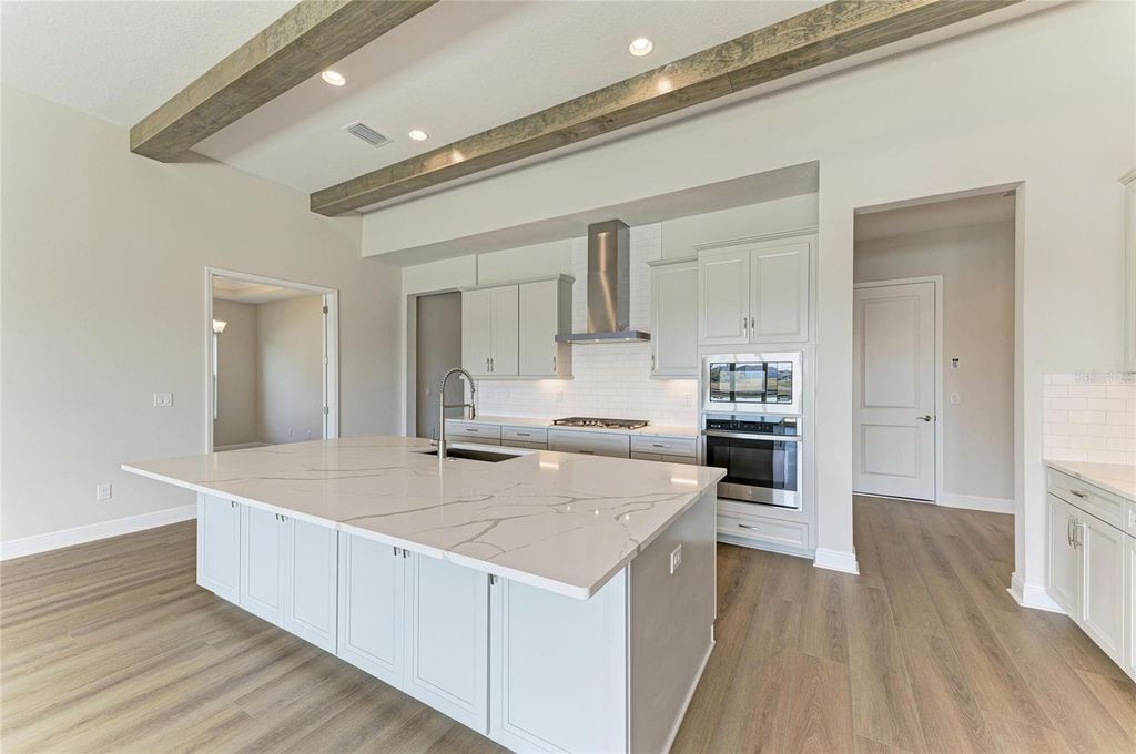 Image 11 of property listing at 10307 ASHAWAY DRIVE, Parrish, FL 34219