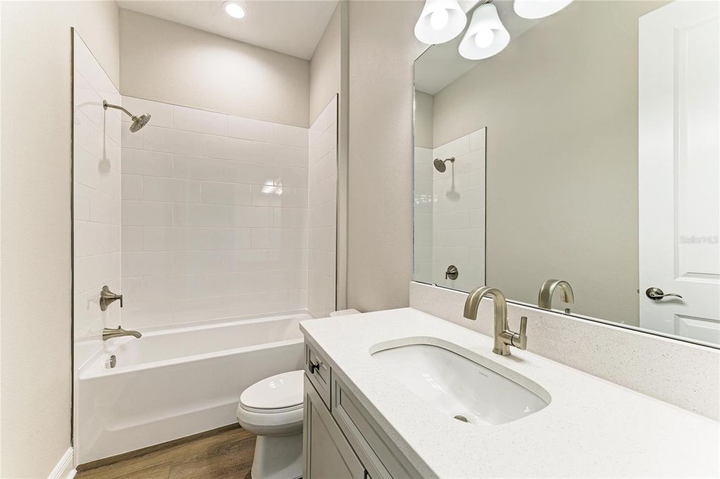 Image 22 of property listing at 10307 ASHAWAY DRIVE, Parrish, FL 34219