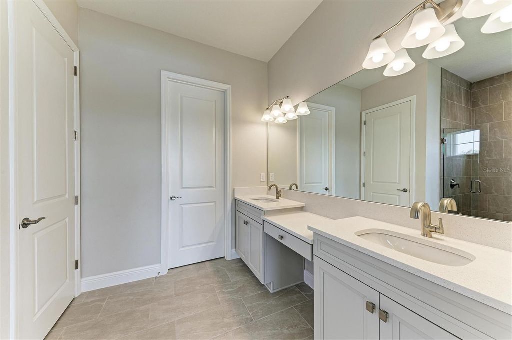 Image 7 of property listing at 10307 ASHAWAY DRIVE, Parrish, FL 34219