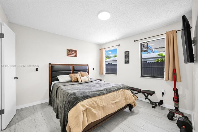 2934 NW 94th St, Miami, FL 33147