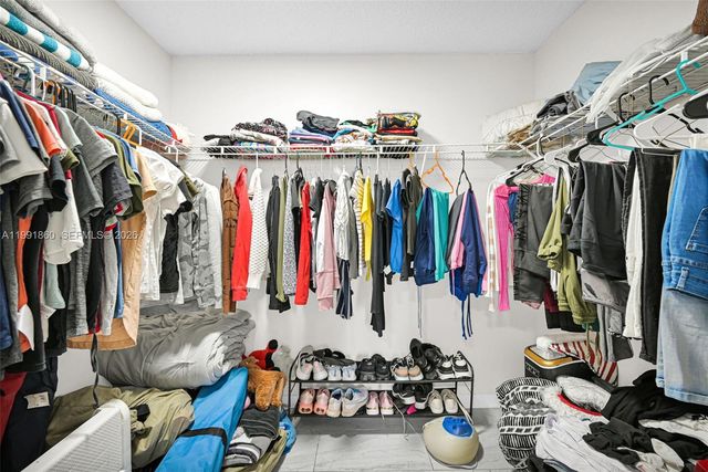 2934 NW 94th St, Miami, FL 33147