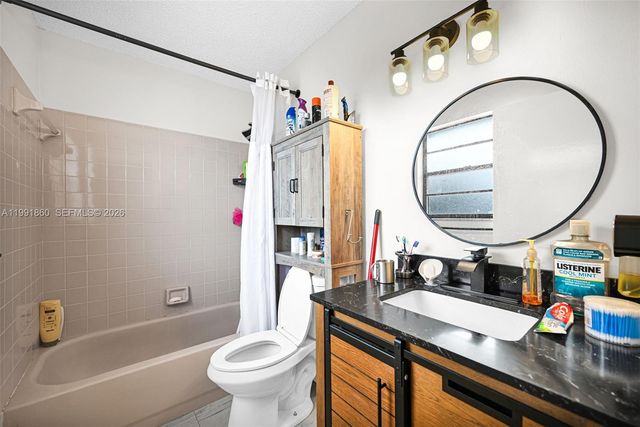 2934 NW 94th St, Miami, FL 33147