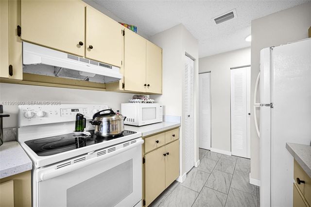 2934 NW 94th St, Miami, FL 33147