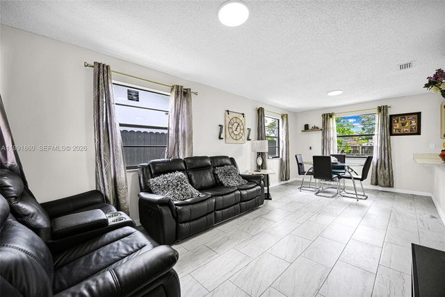 2934 NW 94th St, Miami, FL 33147