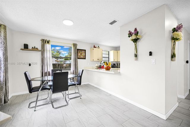 2934 NW 94th St, Miami, FL 33147