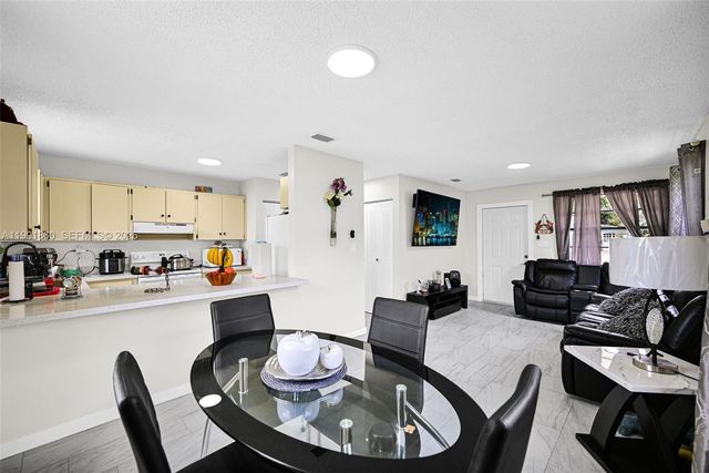 2934 NW 94th St, Miami, FL 33147