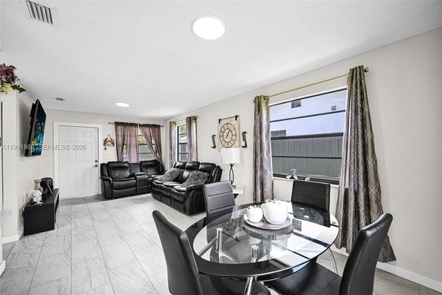 2934 NW 94th St, Miami, FL 33147