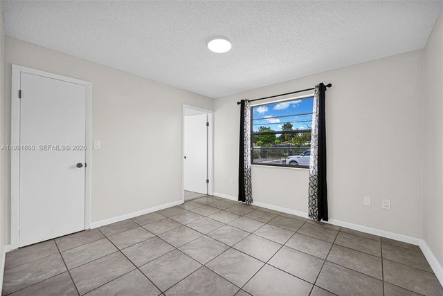 2934 NW 94th St, Miami, FL 33147