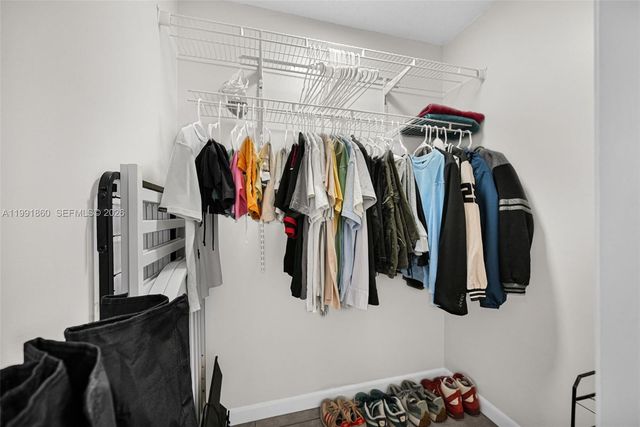 2934 NW 94th St, Miami, FL 33147