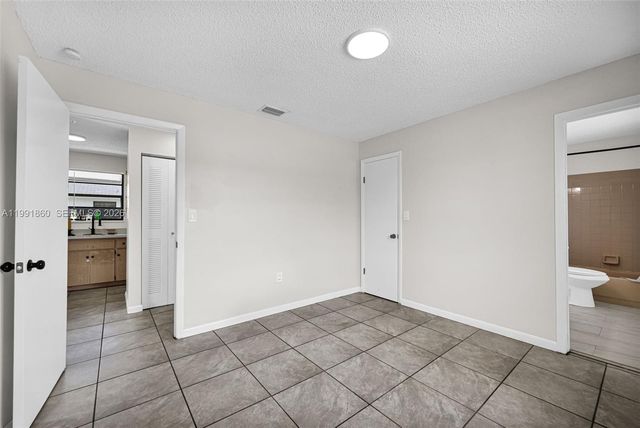 2934 NW 94th St, Miami, FL 33147