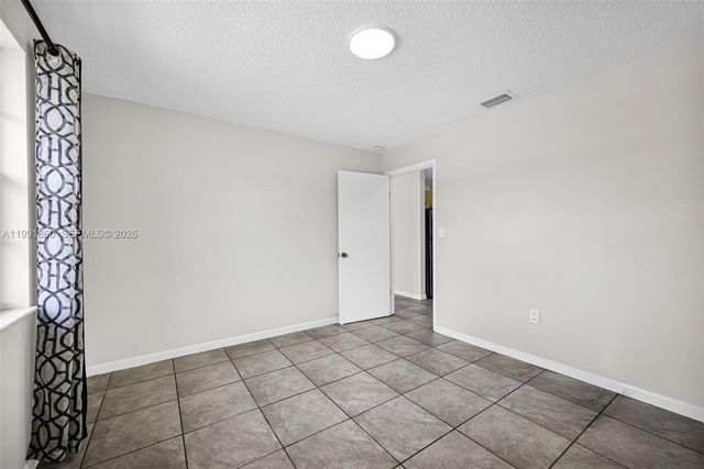 2934 NW 94th St, Miami, FL 33147