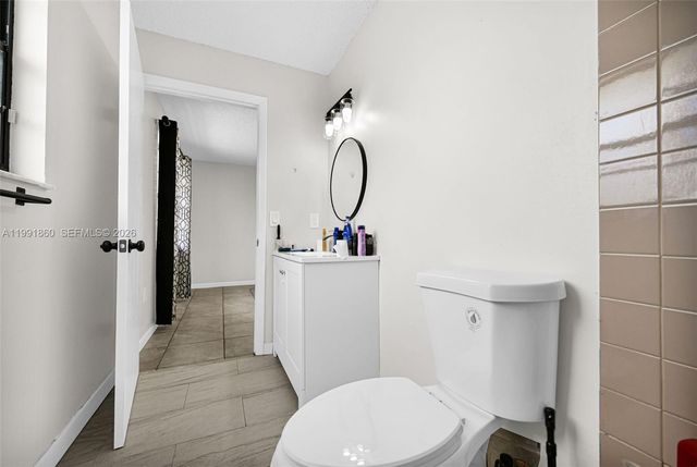 2934 NW 94th St, Miami, FL 33147