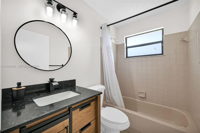 2934 NW 94th St, Miami, FL 33147