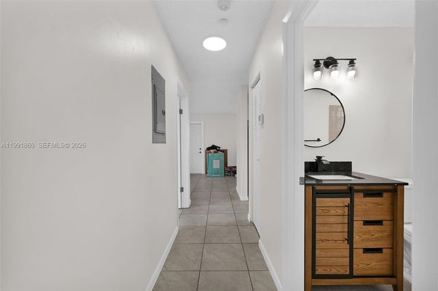 2934 NW 94th St, Miami, FL 33147