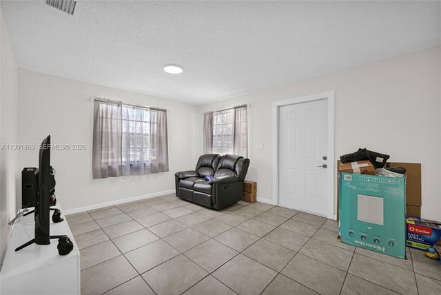 2934 NW 94th St, Miami, FL 33147