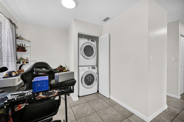 2934 NW 94th St, Miami, FL 33147