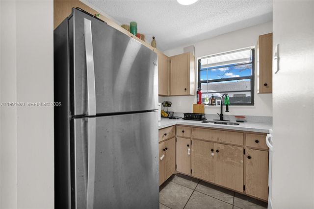 2934 NW 94th St, Miami, FL 33147