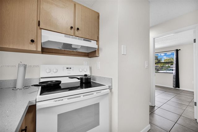 2934 NW 94th St, Miami, FL 33147