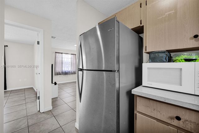 2934 NW 94th St, Miami, FL 33147