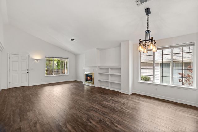 3535 S Village Drive, Medford, OR 97504