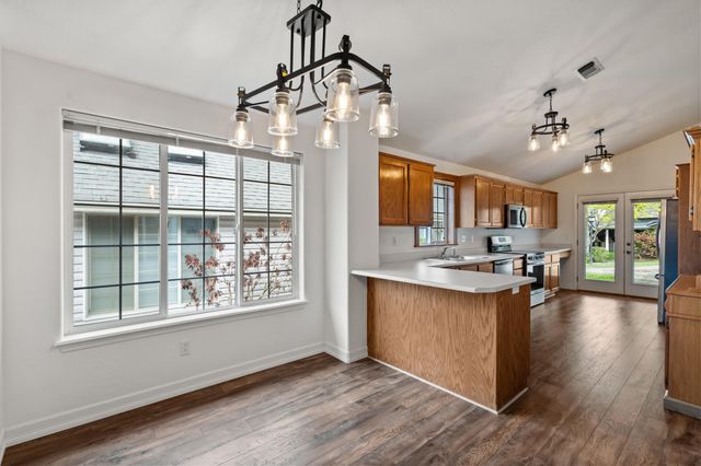 3535 S Village Drive, Medford, OR 97504