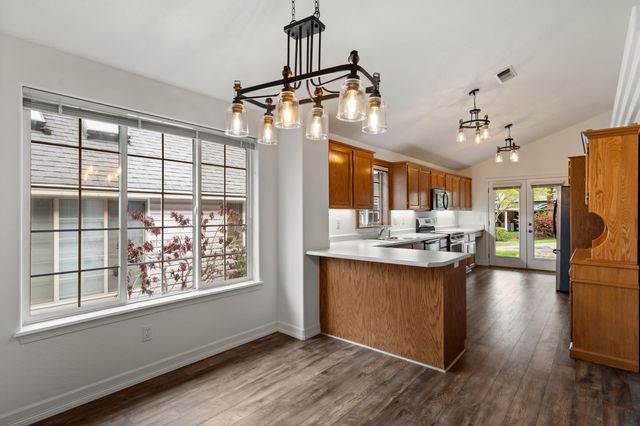 3535 S Village Drive, Medford, OR 97504