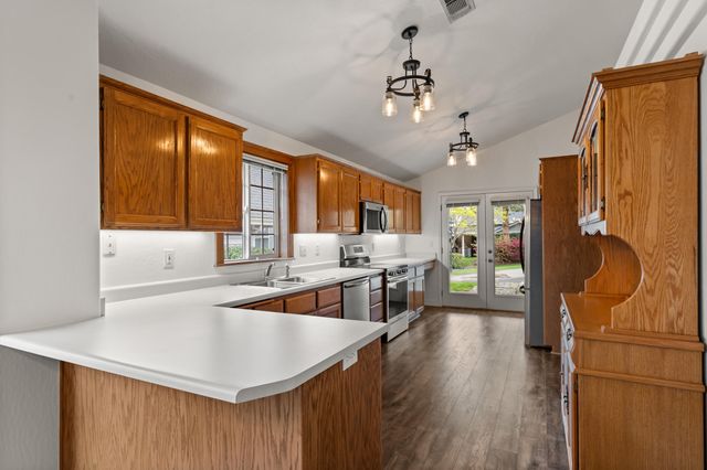 3535 S Village Drive, Medford, OR 97504