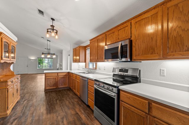 3535 S Village Drive, Medford, OR 97504