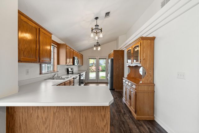 3535 S Village Drive, Medford, OR 97504