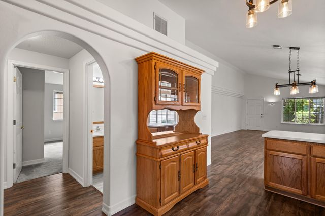 3535 S Village Drive, Medford, OR 97504