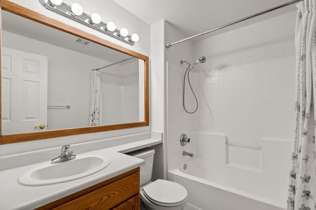 3535 S Village Drive, Medford, OR 97504