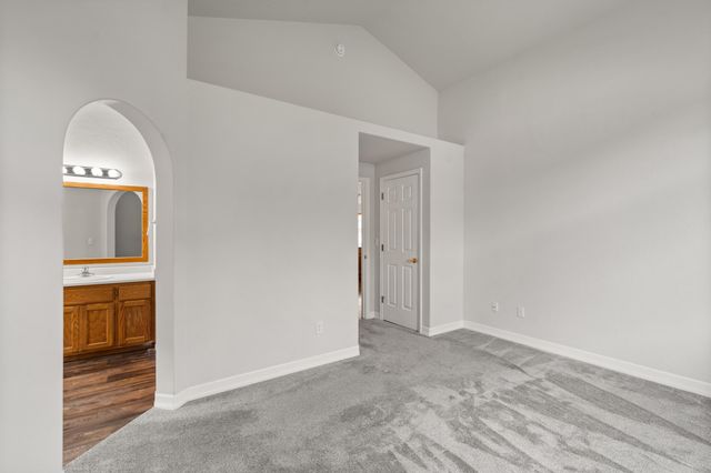 3535 S Village Drive, Medford, OR 97504