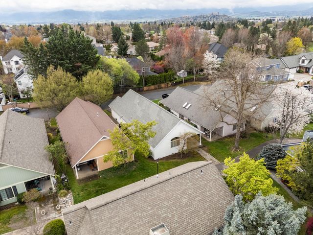 3535 S Village Drive, Medford, OR 97504