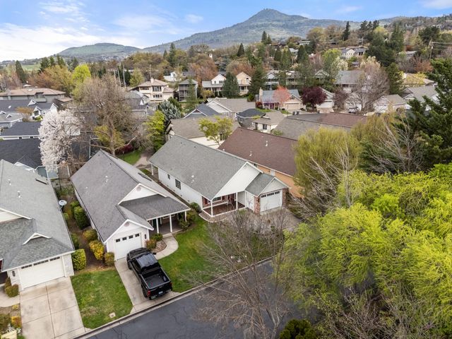 3535 S Village Drive, Medford, OR 97504