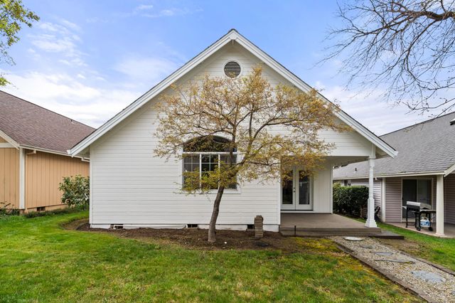 3535 S Village Drive, Medford, OR 97504