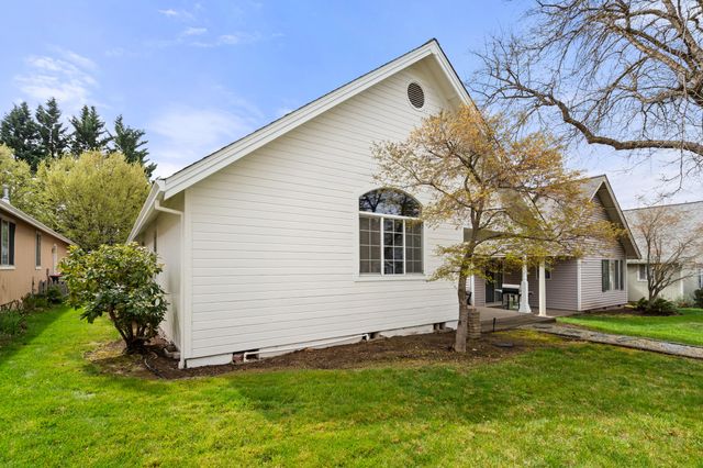 3535 S Village Drive, Medford, OR 97504