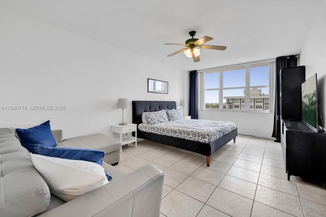 5601 Collins Ave 825, Miami Beach, FL 33140