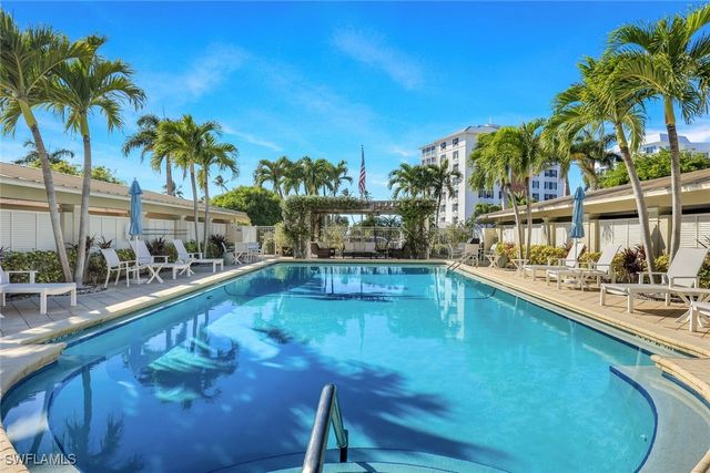 2750 Gulf Shore BLVD N 402, Naples, FL 34103