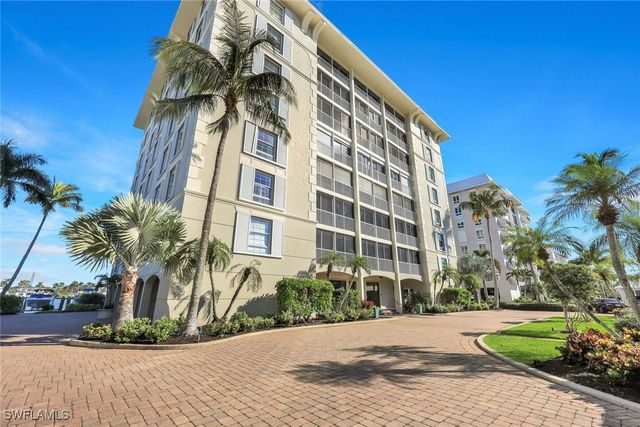 2750 Gulf Shore BLVD N 402, Naples, FL 34103