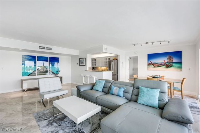 2750 Gulf Shore BLVD N 402, Naples, FL 34103