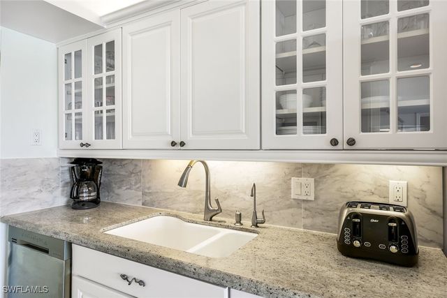 2750 Gulf Shore BLVD N 402, Naples, FL 34103