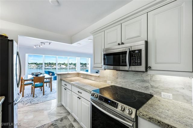 2750 Gulf Shore BLVD N 402, Naples, FL 34103